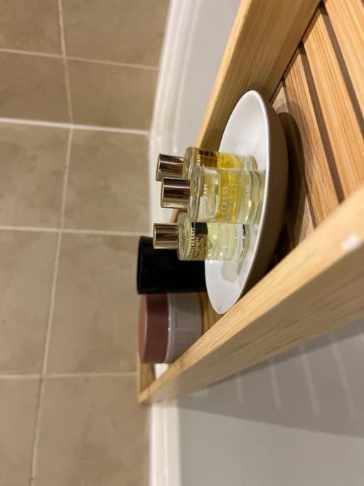 Modern 2 Bed Apartment With Free Parking And Netflix Dawley 外观 照片