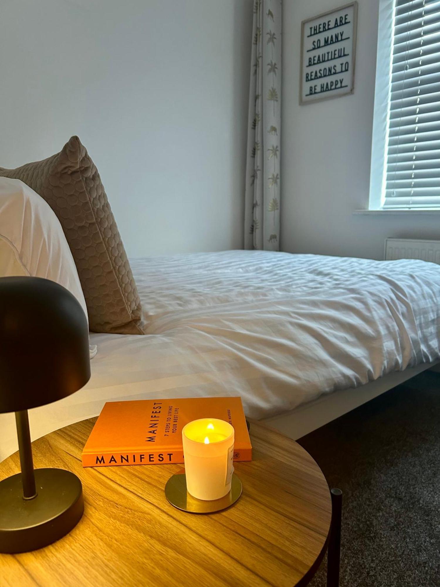 Modern 2 Bed Apartment With Free Parking And Netflix Dawley 外观 照片